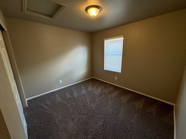 Building Photo - ***$500 Off 1st Months Rent*** Stunning 4BD/3BA Home in North Longmont - Available NOW!