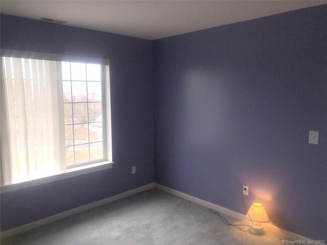 Building Photo - 560 Silver Sands Rd