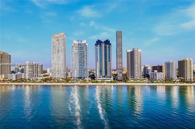 Building Photo - 17121 Collins Ave