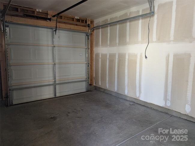 Building Photo - 2706 Tranquil Oak Pl
