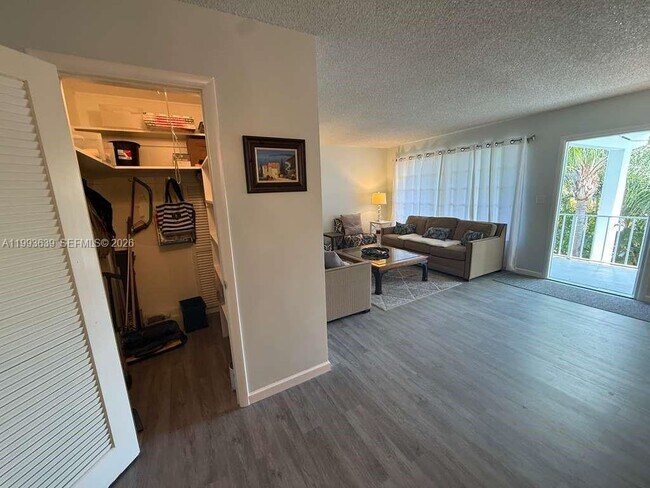 Building Photo - 710 N K St