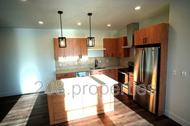 Building Photo - 525 E Violets Cv Ln