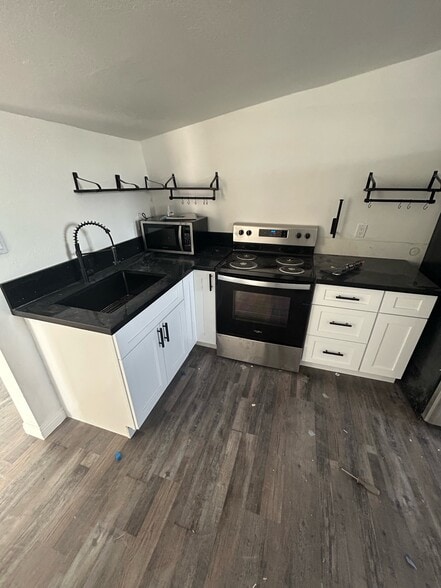 Building Photo - 1815 Harding St