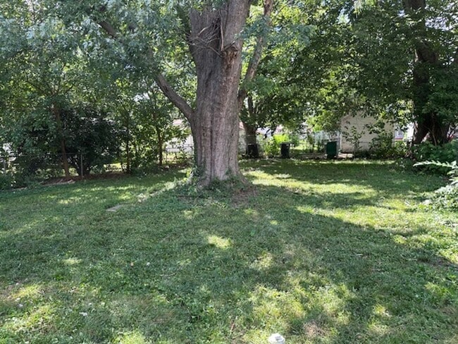Building Photo - Section 8 Vouchers accepted for 3 Bedroom ...