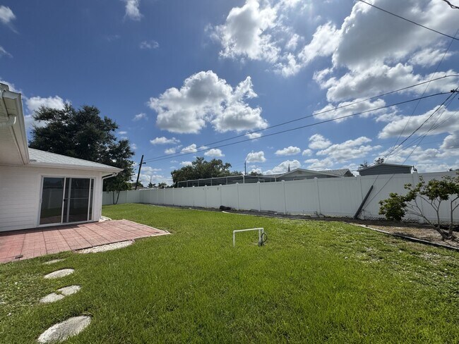 Building Photo - 1039 Kimball Rd