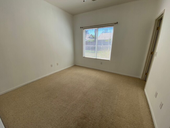 Building Photo - Cozy Home for rent in Visalia