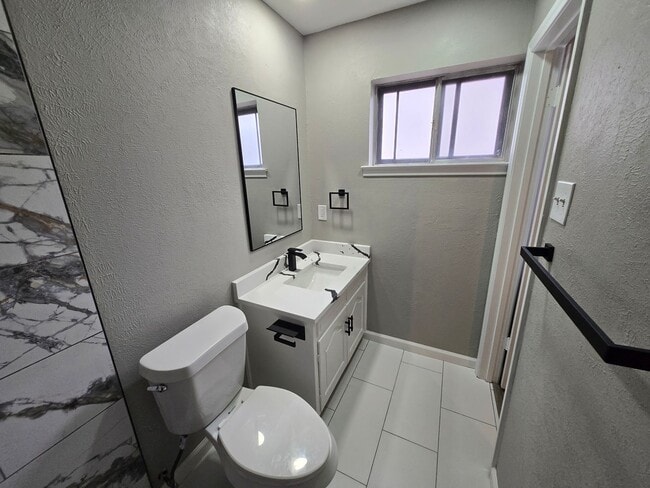 Building Photo - 2012 Ebbtide Ln