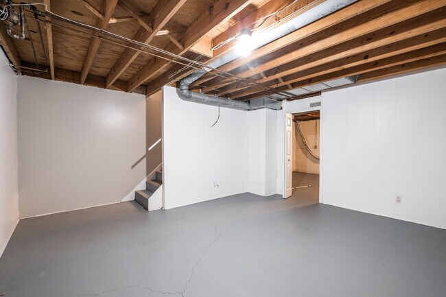 Building Photo - 886 Linworth Road East