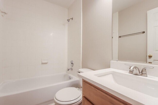 Building Photo - 2842 Fox Ravine Dr