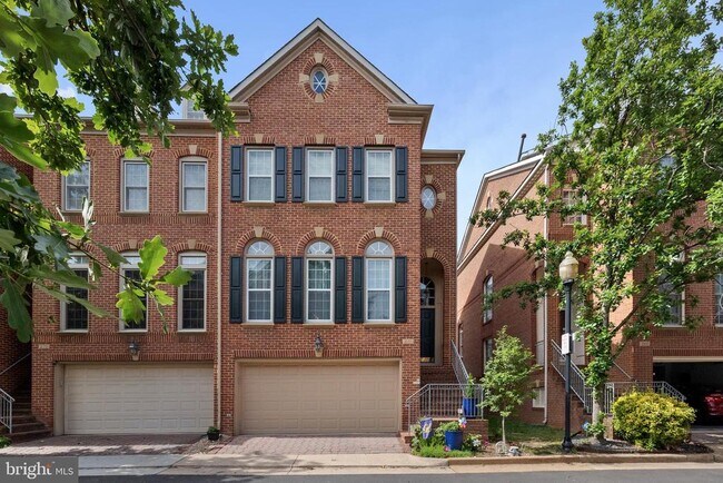 Primary Photo - 271 Murtha St