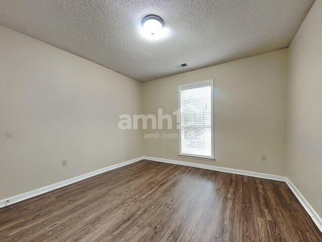 Building Photo - 6556 Brickmont Rd