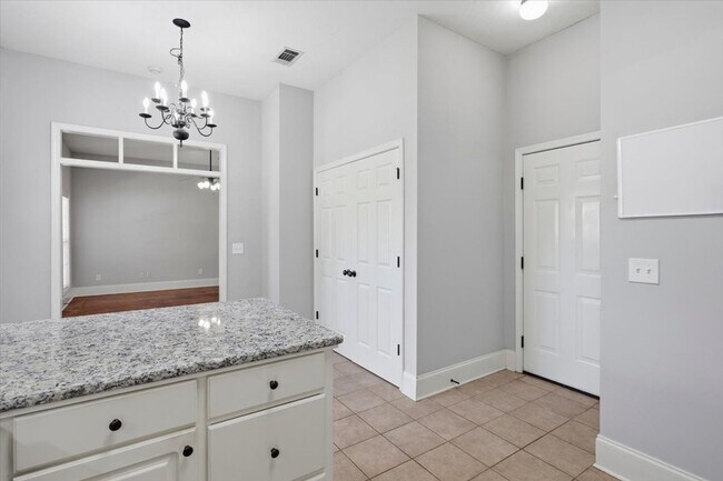Building Photo - Charming Brandon Home for Rent