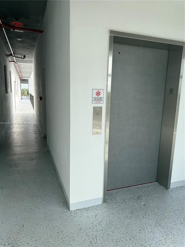 Building Photo - 859 E 24th St