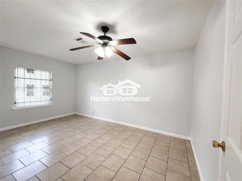 Building Photo - 810 Thistle St