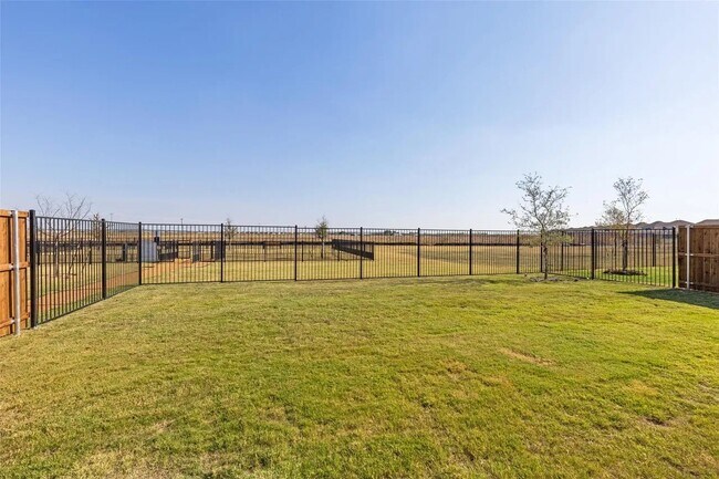 Building Photo - 3600 Highland Bayou Dr