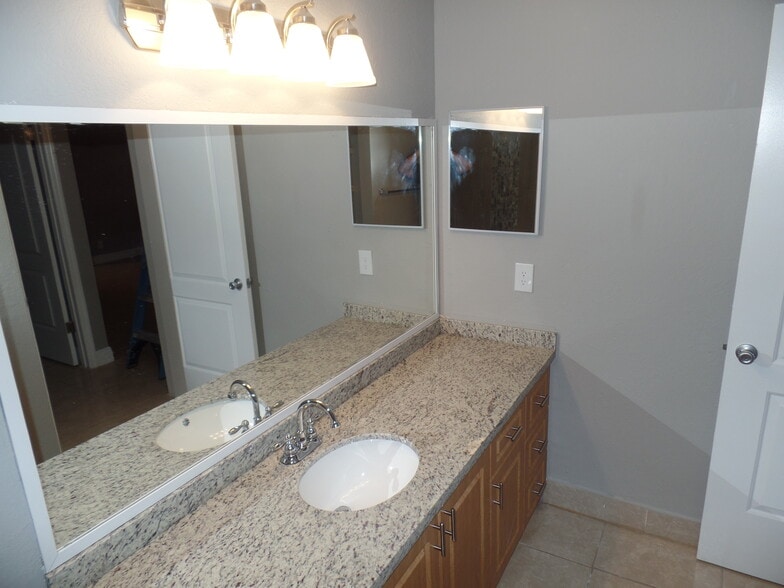 Building Photo - 3350 Pinewalk Dr N