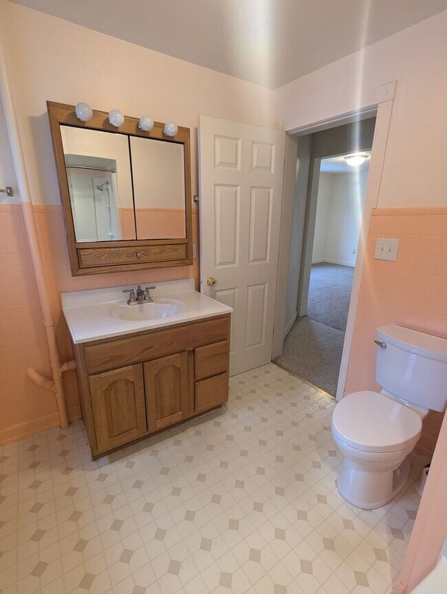 Building Photo - 5921 London Rd