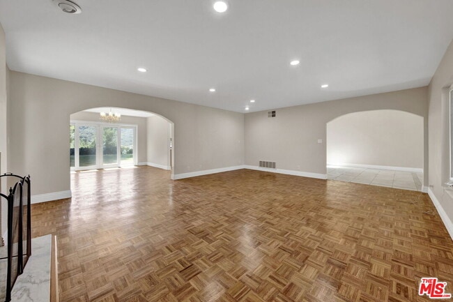 Building Photo - 16608 Park Ln Cir
