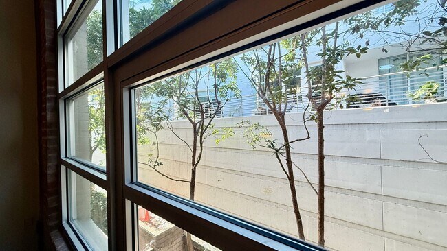 Building Photo - 12 Month Lease Term: Furnished 1BR Loft-style w/Den condo a block from The Embarcadero, Includes ...