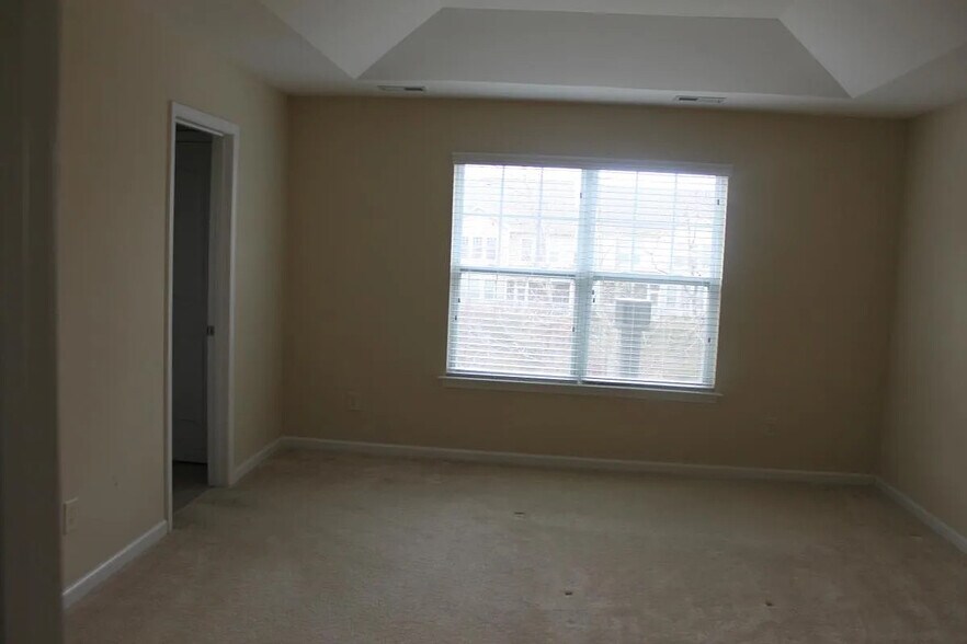 Building Photo - Room in Townhome on Skyros Loop