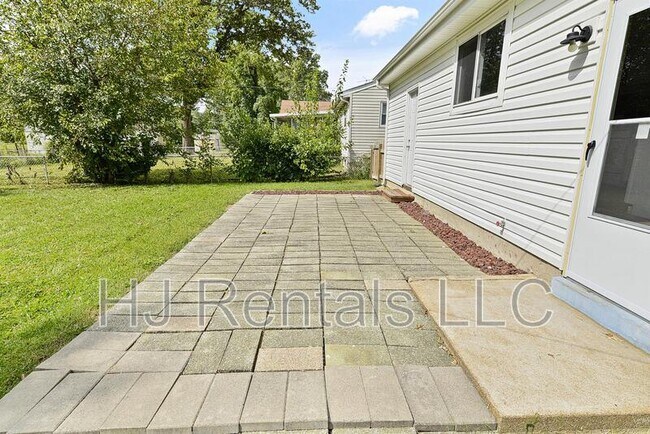 Building Photo - 532 Holiday Ave