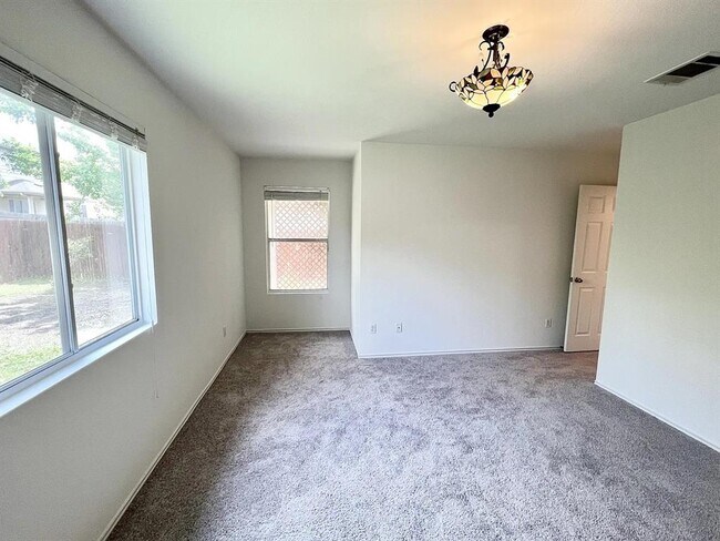 Building Photo - 5648 Brougham Way