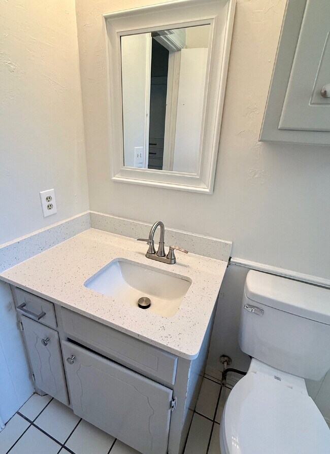 Building Photo - Inviting Mustang Gem with Spacious Kitchen...