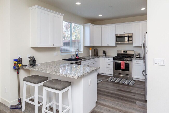 Building Photo - 4 Bed, 2.5 Bath - Lemon Grove Single Famil...