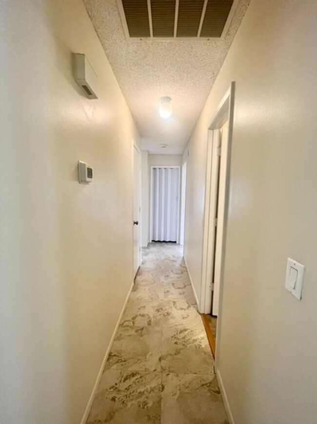 Building Photo - Orlando - 4 Bedroom, 2 Bathroom - $2550.00