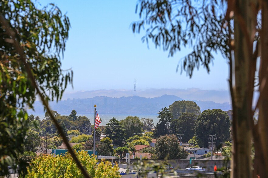 Building Photo - 2073 Key Blvd