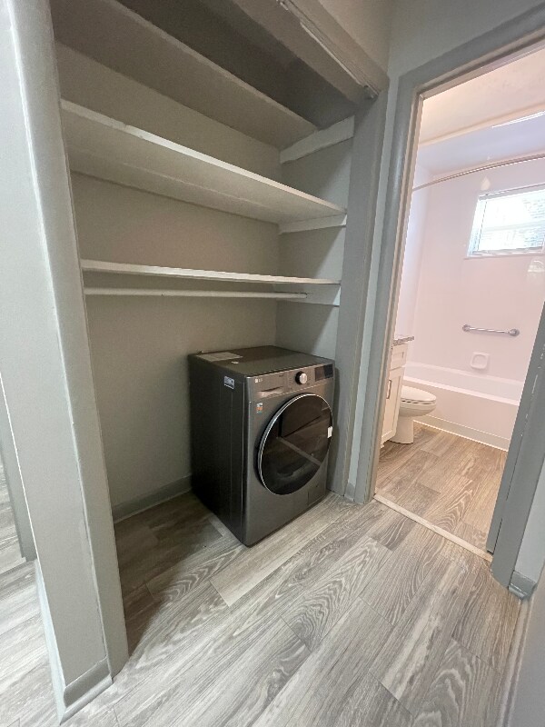 Building Photo - 1106 W 7th St