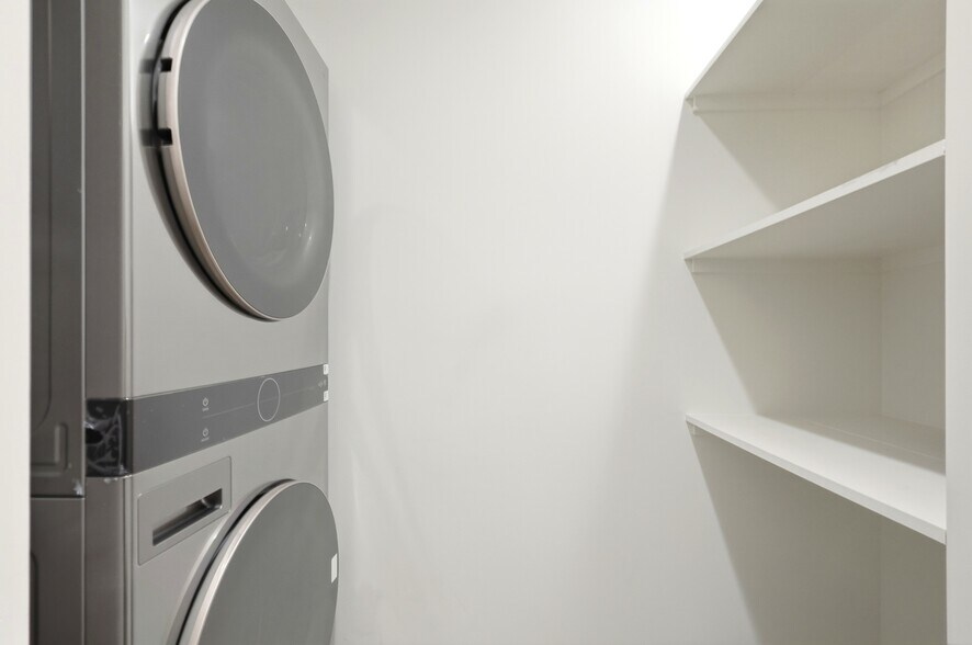 Building Photo - 1223 3/4 North Avenue 45