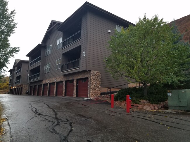 Primary Photo - 2701 Midland Ave