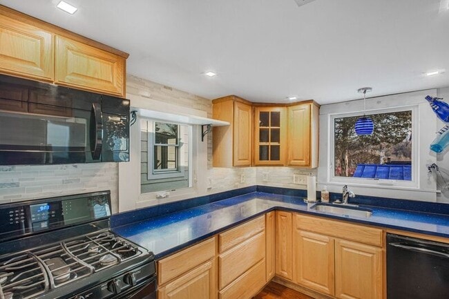 Building Photo - 1109 Caroline St