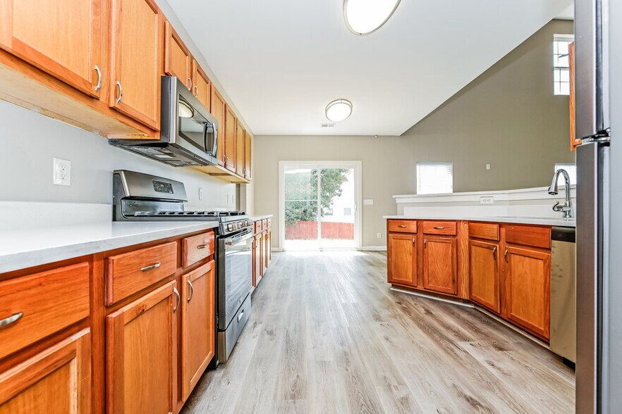 Building Photo - 298 Summit View Dr