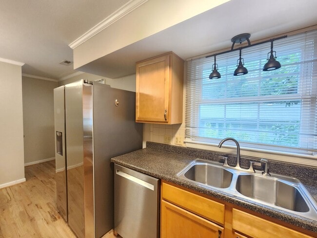 Building Photo - ***FIRST MONTH RENT FREE*** Black Mountain Rentals- Close to Lake Tomahawk and Black Mountain Gol...