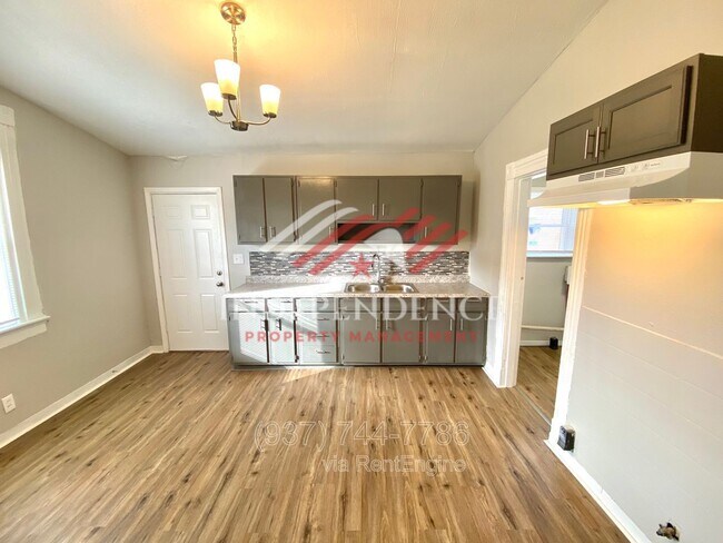 Building Photo - 906 Vine St