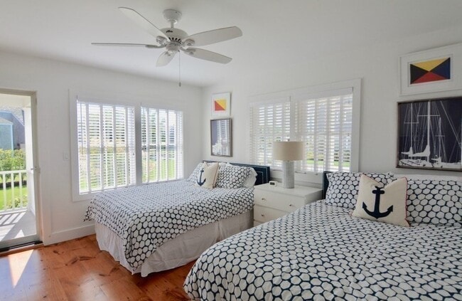 Building Photo - 10 Brant Point Road