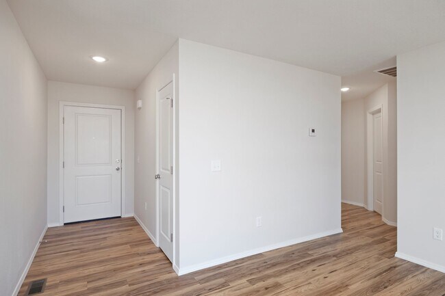 Building Photo - 3 Bedroom Rental with Fence!