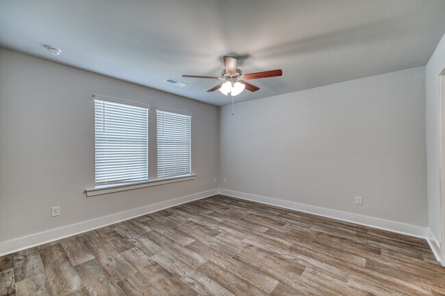 Building Photo - 109 S Grassland Rd