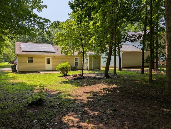 Building Photo - Move In ready Ranch style home located in ...