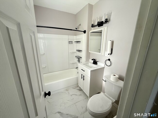 Building Photo - 24 Cross St