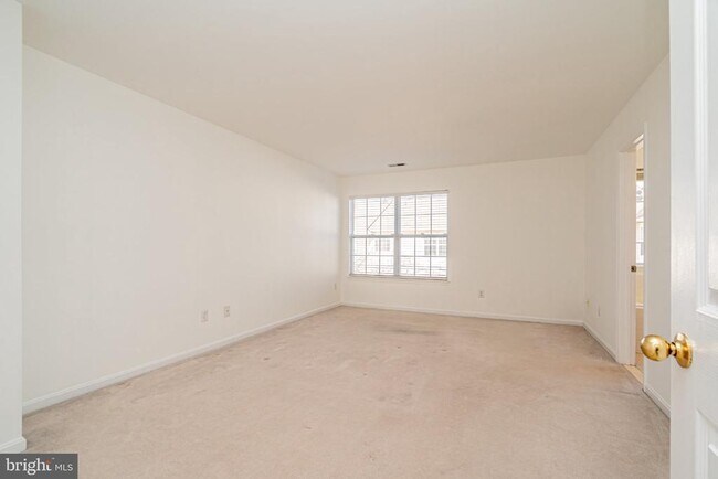Building Photo - 2507 James Maury Dr