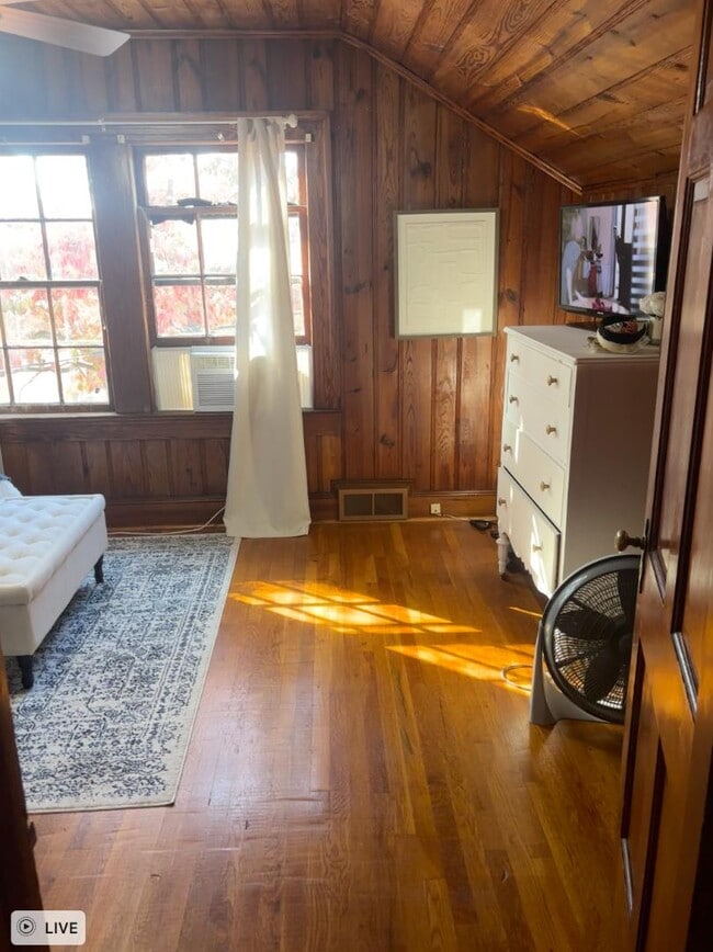 Building Photo - 407 Lewis St