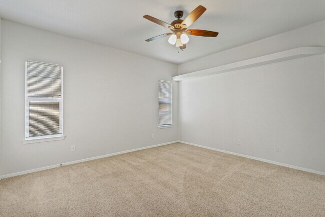 Building Photo - "Spacious 4-Bed Oasis with Granite Touches...