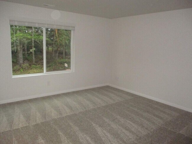 Building Photo - 3 Bedroom, 2.5 Bathroom Andasio Villiage H...