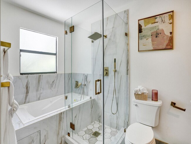 Building Photo - 9610 Dunhill Dr