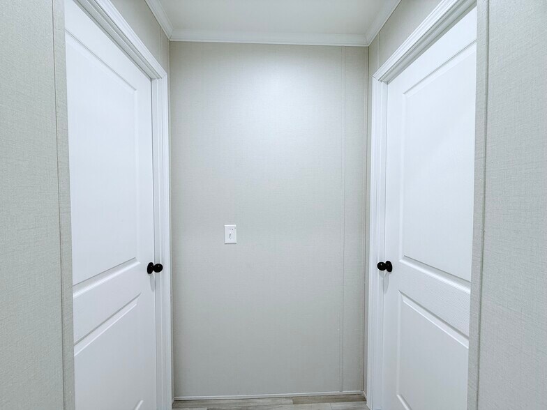 Building Photo - 29805 Jamestown Dr