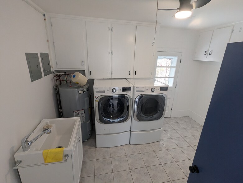 Building Photo - 5310 Lord Tennyson Dr