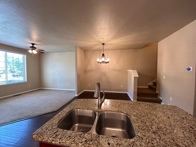 Dining Area - 114 W 3240 N